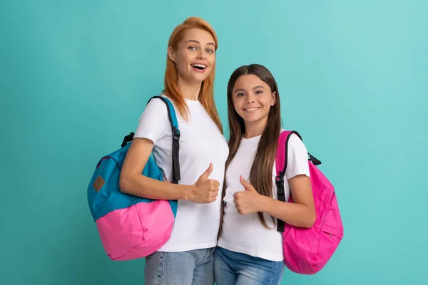 Professor privado alegre e criança segurando saco escolar, escola secundária — Fotografia de Stock