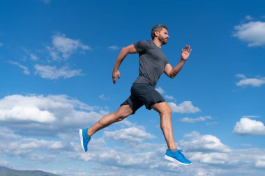 Dayanıklılık ve dayanıklılık. Koşucu. Meydan okuma ve rekabet. Sporcu kazanmak için hızlı koşar..