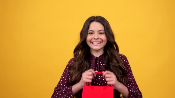 Happy child hold shopping bag present wondering what is inside, surprise — Stock Video