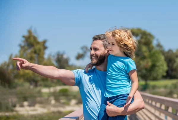 Happy father directing showing something his child outdoor, childhood — Stock Photo, Image