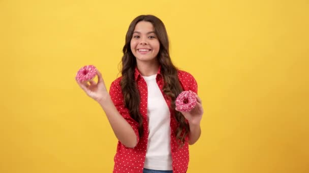 Happy amazed child hold donut on yellow background, childhood — Stock Video