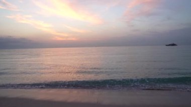 Okyanus gündoğumu gemi silueti, yavaş çekim, gün batımı