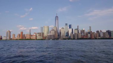 Akşam New York Manhattan 'da. New York 'ta günbatımı Aşağı Manhattan Finans Bölgesi Hudson Nehri' nde. New York 'tan sevgilerle. Manhattan New York Şehri, New York. Manhattan 'ın ufuk çizgisi gündoğumu manzarası