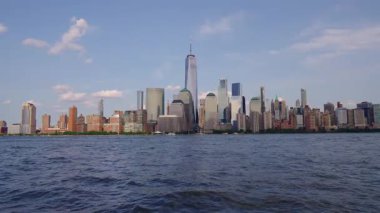 Akşam New York Manhattan 'da. New York 'ta günbatımı Aşağı Manhattan Finans Bölgesi Hudson Nehri' nde. New York 'tan sevgilerle. Manhattan New York Şehri, New York. Manhattan 'ın ufuk çizgisi gündoğumu manzarası