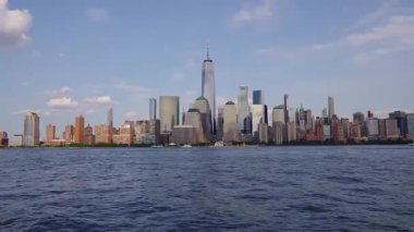 Akşam New York Manhattan 'da. New York 'ta günbatımı Aşağı Manhattan Finans Bölgesi Hudson Nehri' nde. New York 'tan sevgilerle. Manhattan New York Şehri, New York. Manhattan 'ın ufuk çizgisi gündoğumu manzarası