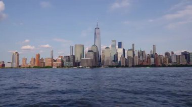 Akşam New York Manhattan 'da. New York 'ta günbatımı Aşağı Manhattan Finans Bölgesi Hudson Nehri' nde. New York 'tan sevgilerle. Manhattan New York Şehri, New York. Manhattan 'ın ufuk çizgisi gündoğumu manzarası