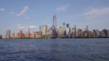 Akşam New York Manhattan 'da. New York 'ta günbatımı Aşağı Manhattan Finans Bölgesi Hudson Nehri' nde. New York 'tan sevgilerle. Manhattan New York Şehri, New York. Manhattan 'ın ufuk çizgisi gündoğumu manzarası