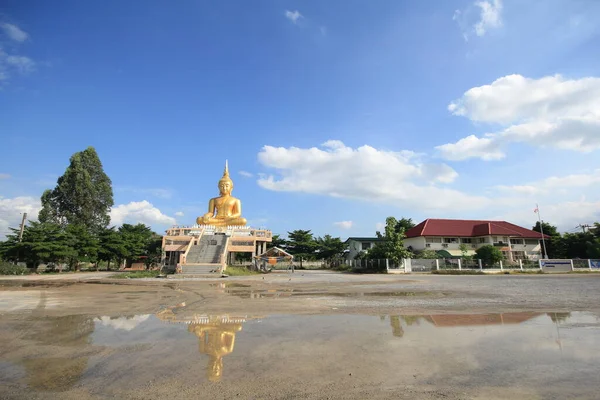 タイの空寺と田んぼ — ストック写真