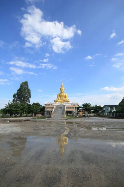 タイの空寺と田んぼ — ストック写真