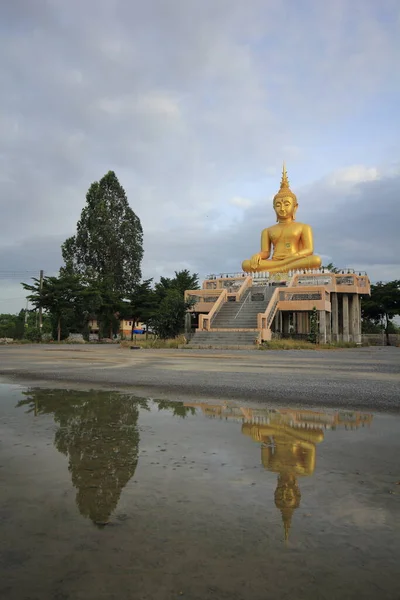 Nagy Buddha Esőfelhők Égen — Stock Fotó