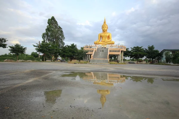 Nagy Buddha Esőfelhők Égen — Stock Fotó