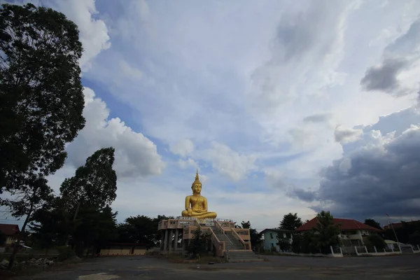 Nagy Buddha Esőfelhők Égen — Stock Fotó