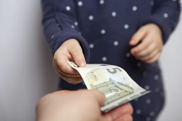 Child takes money — Stock Photo, Image