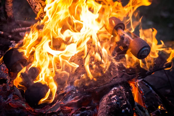 Burning skateboard — Stock Photo, Image