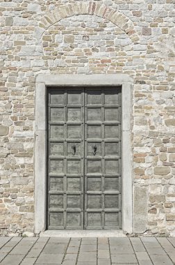 Ortaçağ ahşap kapı kapalı