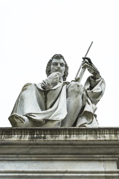 Statue de Torricelli, inventeur du baromètre — Photo