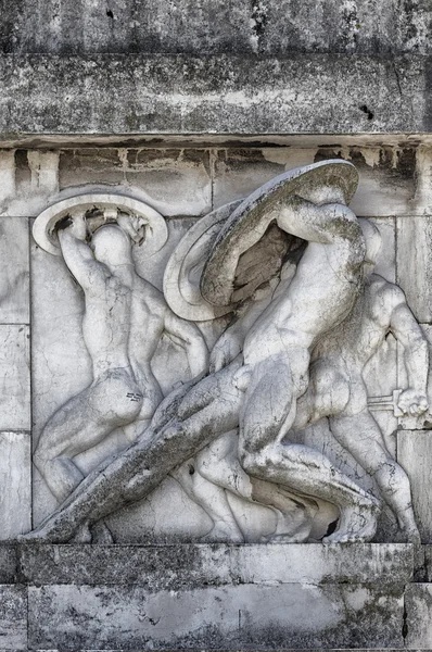 Bas-relief of Romand soldiers, about 80 years old. — Stock Photo, Image