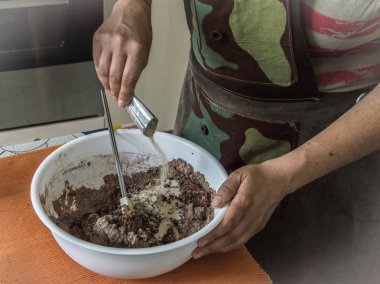 Eller kadın mutfakta hazırlanması kek