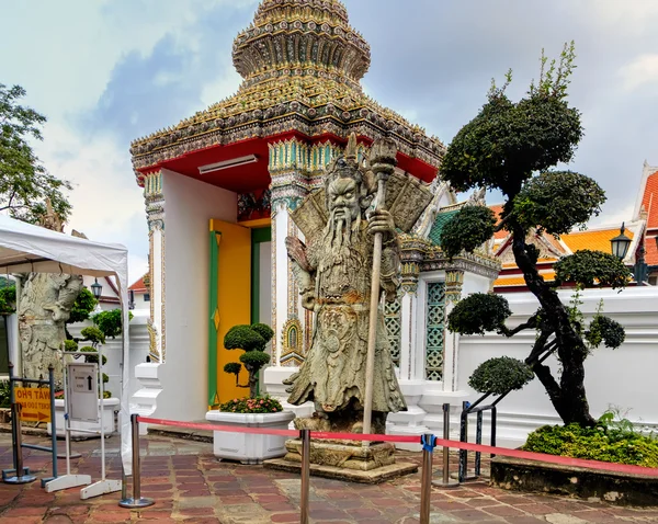 Posąg chiński wojownik w wat pho, bangkok, Tajlandia. — Zdjęcie stockowe