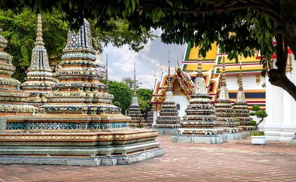 Arquitectura tailandesa en el templo público de Wat Pho en Bangkok, Tailandia . —  Fotos de Stock