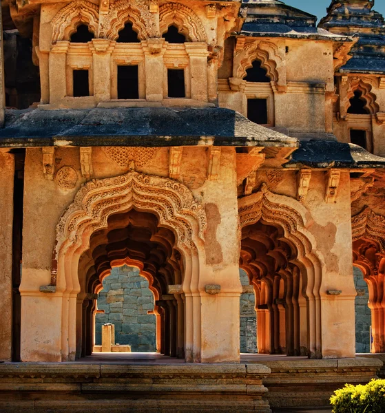 Starożytne ruiny świątyni lotosu, Royal Centre, Hampi, Karnataka, Indie — Zdjęcie stockowe