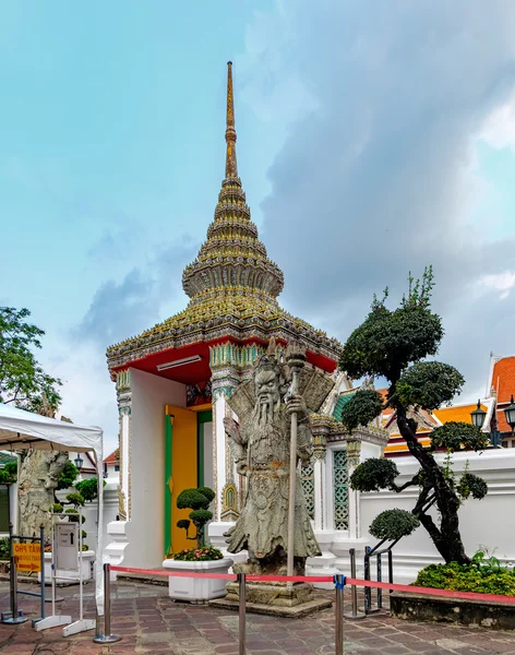 Estatua de guerrero chino en el Wat Pho, Bangkok, Tailandia . —  Fotos de Stock