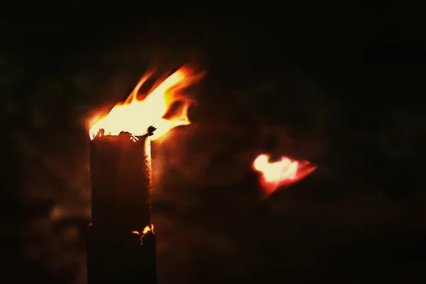 Torche brûlante dans la nuit — Photo