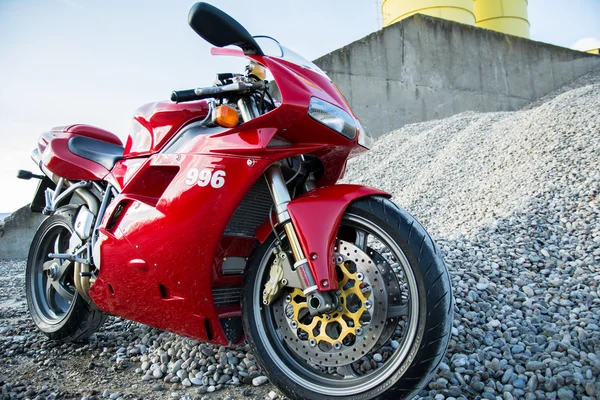 Red Ducati 996s motocicleta — Fotografia de Stock