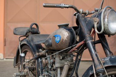 Vintage Nsu Osl 251 1951 motosiklet üzerinden Photoshoot