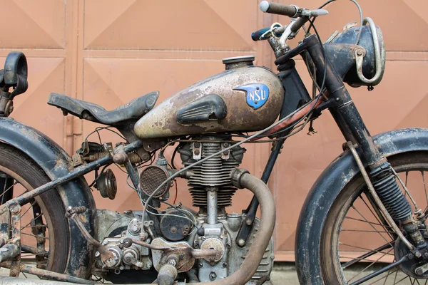 Fotoshooting des Oldtimers nsu osl 251 von 1951 Motorrad — Stockfoto