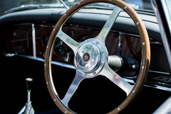 Subotica, Sérvia - Julho 05,2015. 1958 Jaguar XF 150 Roadster em Anual oldtimer carro show Subotica 2015. Vários carros antigos e motocicletas.Na organização do Oldtimer Club Subotica . — Fotografia de Stock