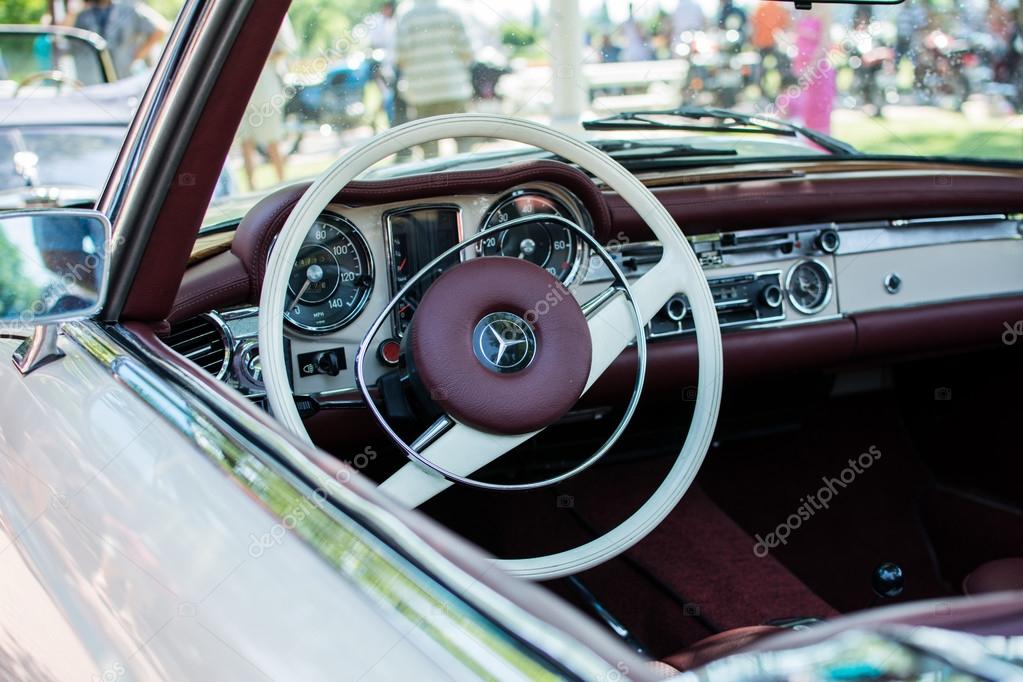 スボティツァ セルビア 7 月 05 15 1971 年の旧型車からメルセデス Sl280 ショー スボティツァ 15 Various ビンテージ車 二輪車 30 年歳および多く クラシックカー クラブ スボティツァの組織内 ストックエディトリアル用写真 C Pasicevo スボティツァ セルビア 7 月 05 15 1971 年の旧型車からメルセデス Sl280 ショー スボティツァ 15 Various ビンテージ車 二輪車 30 年歳および多く クラシックカー クラブ スボティツァの組織内 ストックエディトリアル用写真 C Pasicevo