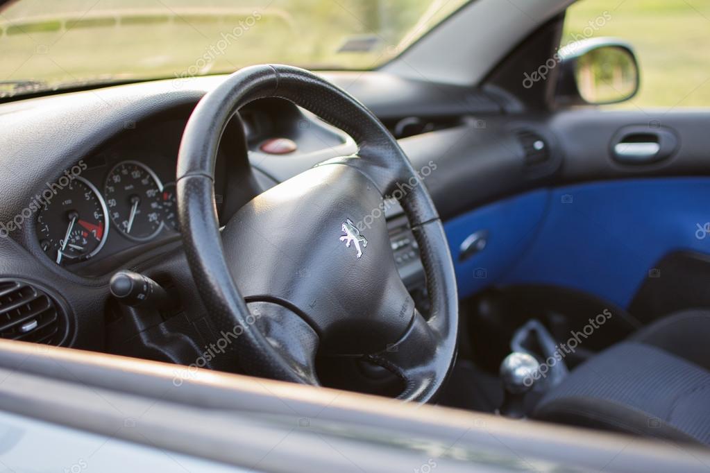 Subotica, Serbien - 23. Juli 2015: Peugeot 206 Coupe Cabriolet ... Subotica, Serbien - 23. Juli 2015: Peugeot 206 Coupe Cabriolet ...