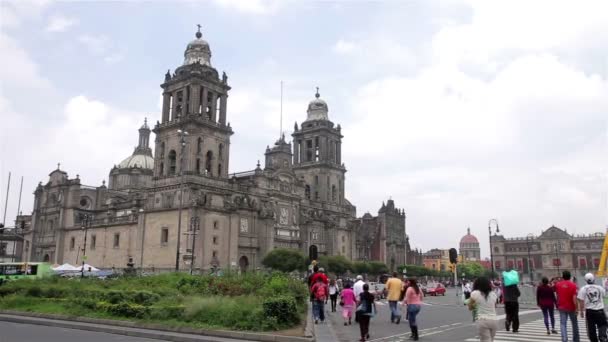 Mexiko-Stadt, Mexiko-ca. Juni 2014: Metropolenkathedrale. Das Gebäude ist eines der repräsentativsten der Katholiken in Mexiko. — Stockvideo