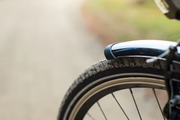 Fronte della bicicletta nel bosco, DOF — Foto Stock