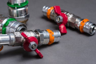 Grey bağlantı parçaları ile su vanaları