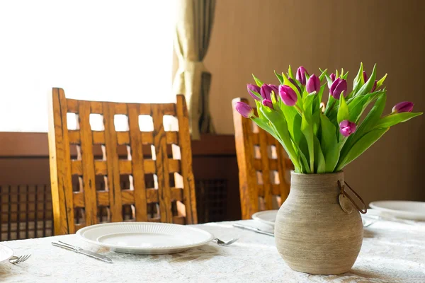 Banda tulipány ve váze — Stock fotografie