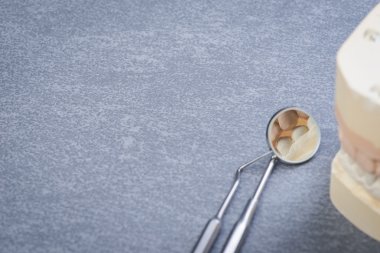 Diş kalıp diş araçları ile