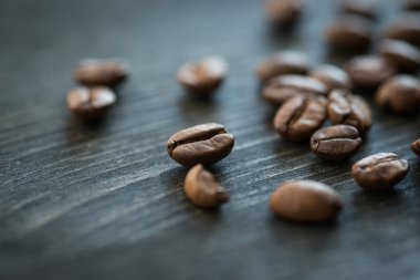 kavrulmuş kahve çekirdeği eski ahşap tablo