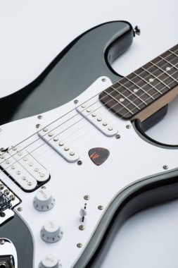 Elektro gitar aracı ile