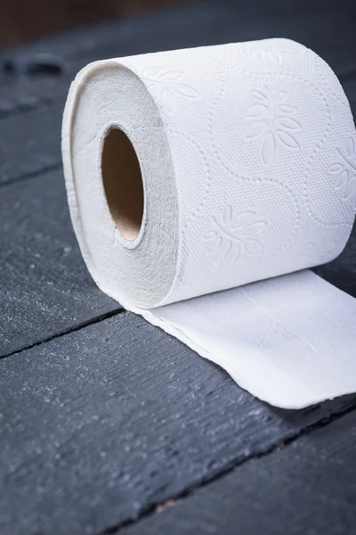 Toilettenpapier auf dem Tisch — Stockfoto