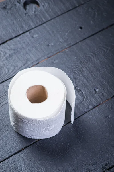 Toilettenpapier auf dem Tisch — Stockfoto