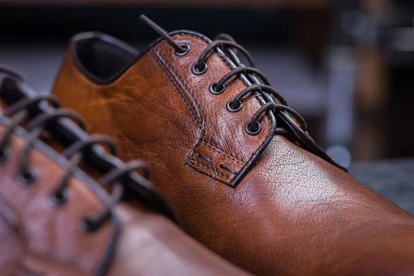 Een paar mooie bruin lederen schoenen — Stockfoto