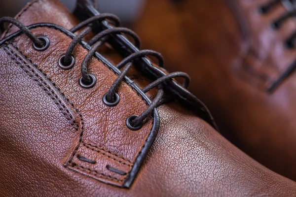 Een paar mooie bruin lederen schoenen — Stockfoto