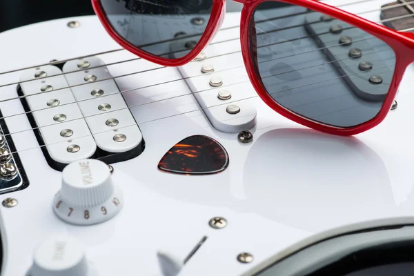 Electric guitar with red sunglasses and mediator — Stock Photo, Image