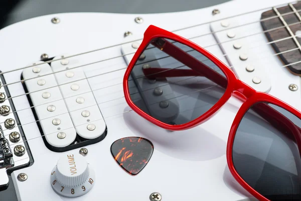 Electric guitar with red sunglasses and mediator — Stock Photo, Image