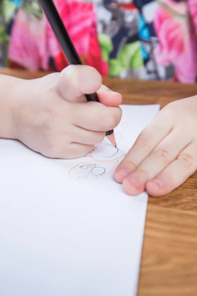 Small young girl drawing pictures with pencils — Stock Photo, Image