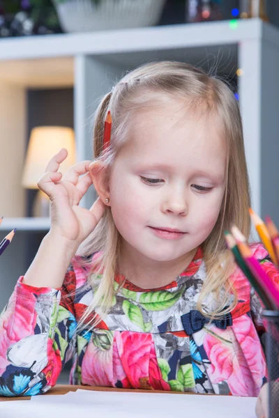 Small young girl drawing pictures with pencils — Stock Photo, Image