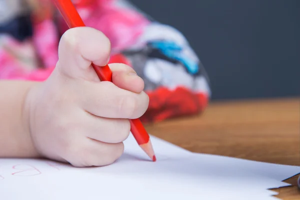 Small young girl drawing pictures with pencils — Stock Photo, Image