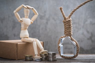 Hangman's noose, ev ve para ile oturan küçük ahşap kukla